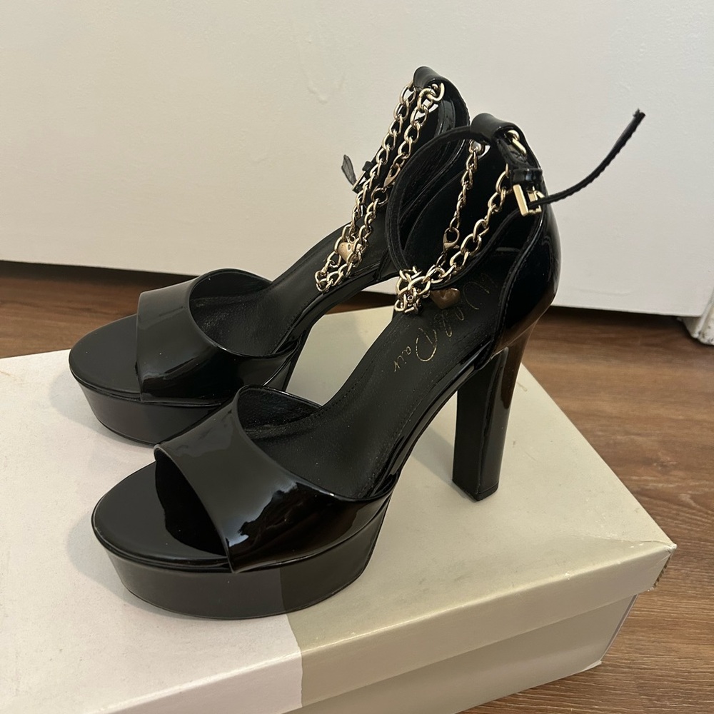 Wild Pair Black Patent Platform Heels with Gold Chain Ankle Detail size 6.5 NWOT